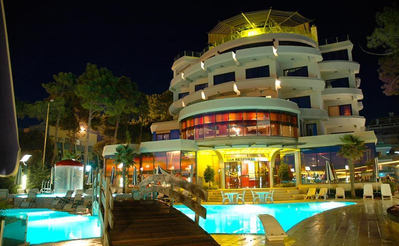 Vela Hotel Restaurant Golem  Dış mekan fotoğraf