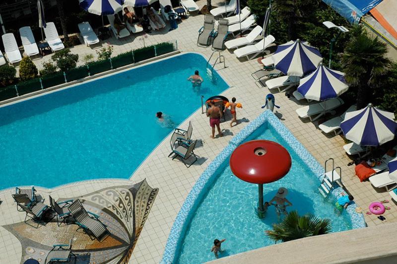 Vela Hotel Restaurant Golem  Dış mekan fotoğraf