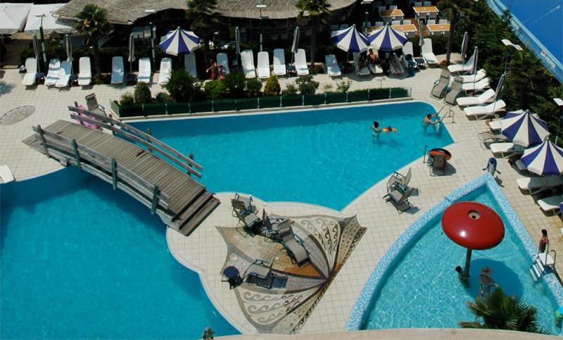 Vela Hotel Restaurant Golem  Dış mekan fotoğraf