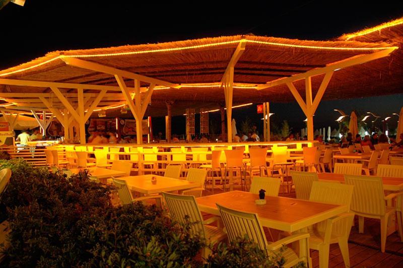 Vela Hotel Restaurant Golem  Dış mekan fotoğraf
