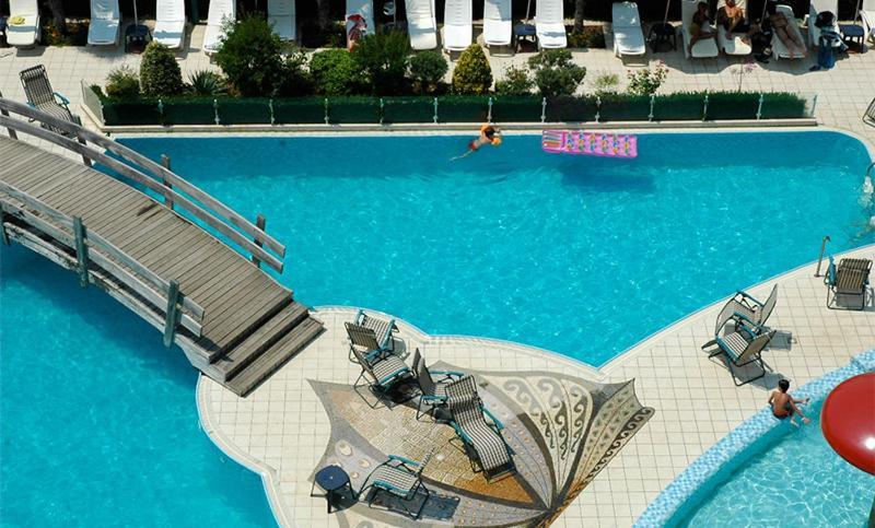 Vela Hotel Restaurant Golem  Dış mekan fotoğraf