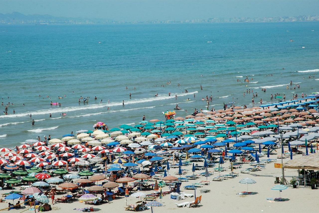 Vela Hotel Restaurant Golem  Dış mekan fotoğraf