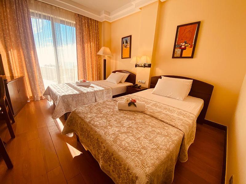Vela Hotel Restaurant Golem  Dış mekan fotoğraf