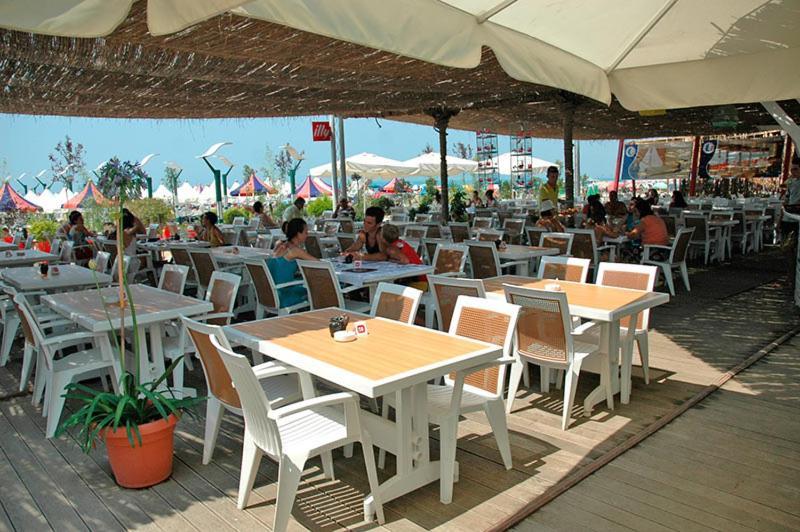 Vela Hotel Restaurant Golem  Dış mekan fotoğraf