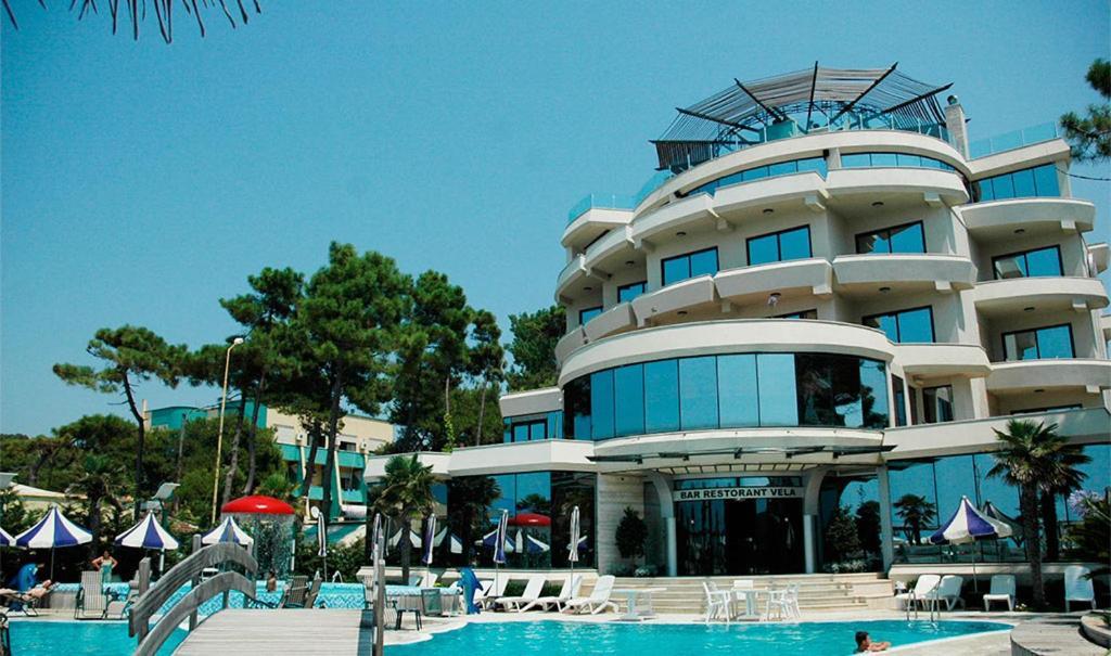 Vela Hotel Restaurant Golem  Dış mekan fotoğraf