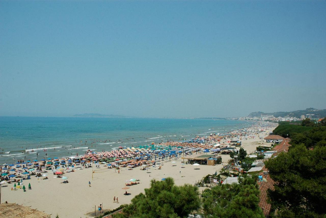 Vela Hotel Restaurant Golem  Dış mekan fotoğraf