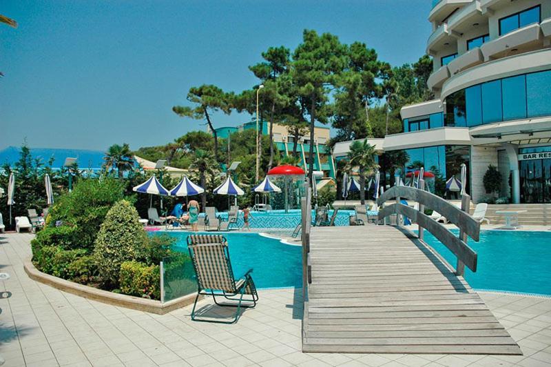Vela Hotel Restaurant Golem  Dış mekan fotoğraf