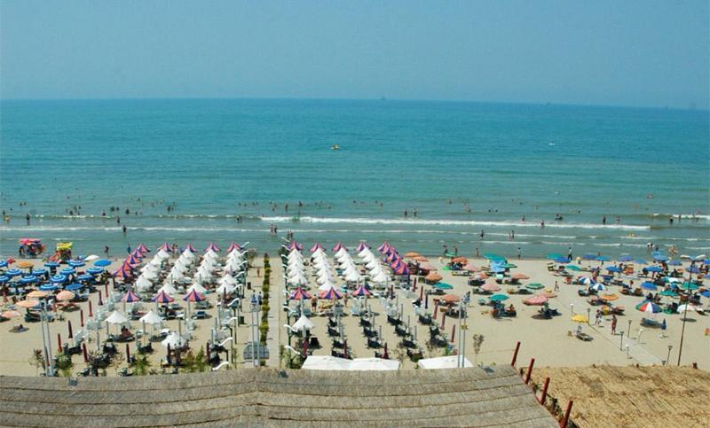 Vela Hotel Restaurant Golem  Dış mekan fotoğraf